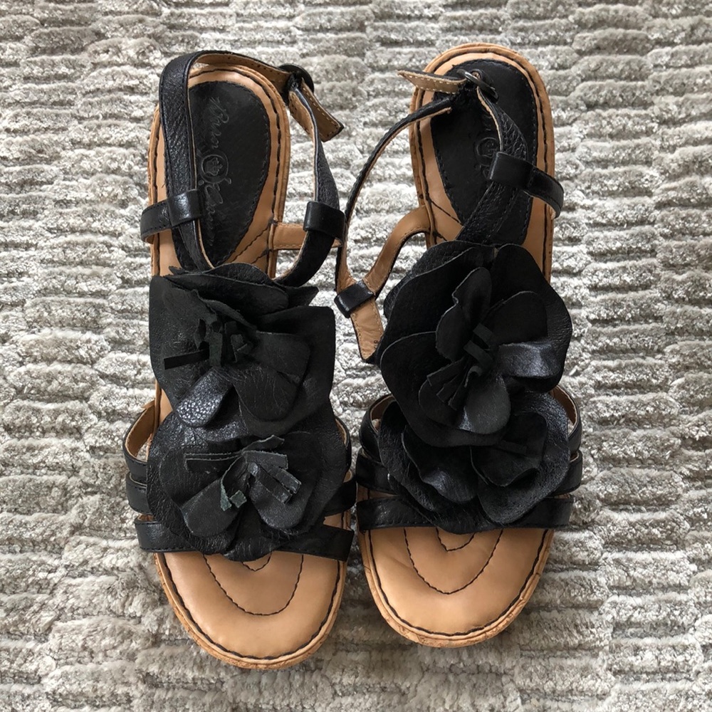 Born Crown Flower Sandal Size 6